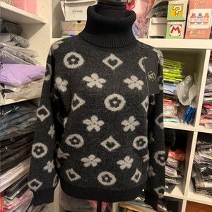 Christina Black and Gray Patterned Apparel